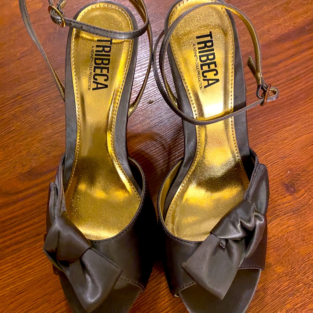 Kenneth Cole Silver/Gray Ankle Strap Heels 8.5